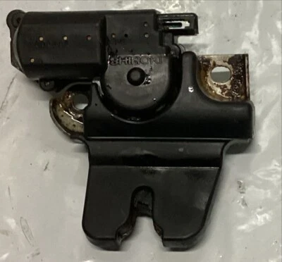 98-00 lexus LS400 trava de trava de tampa de porta-malas traseiro fabricante de equipamento original - Imagem 1 de 2