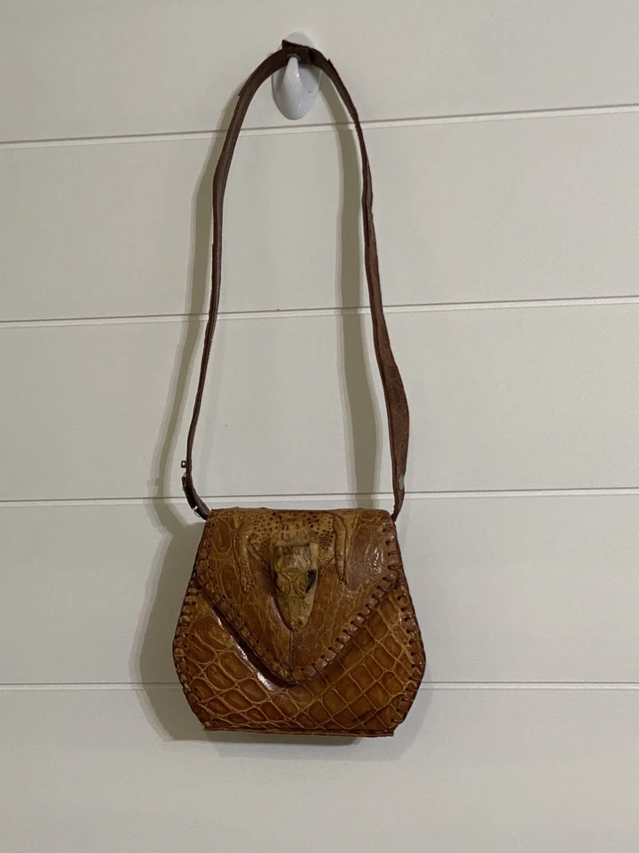 Mini bolso de mano vintage de taxidermia de cuero de cocodrilo genuino Foto 1 de 4