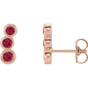 Escaladores de oreja de tres piedras rubí en oro rosa de 14 quilates - Imagen 1 de 2