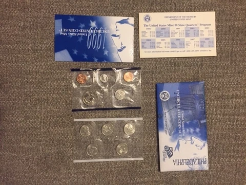 1999 US Mint 10-Coin Set PHILADELPHIA - UNCIRCULATED State Quarters Cover