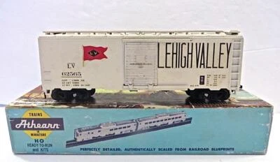 HO Rail Runner 40' PS1 Boxcar Lehigh Valley White Black Lettering Flag Herald - Image 1 of 4