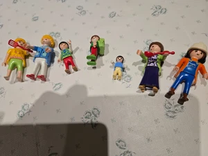 7 Playmobil  Figuren, Baby, 2 Kinder, Mutter, Vater, Oma, Opa - Bild 1 von 4