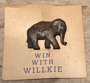 1940 "WIN WITH WITH WILLKIE"" PIN DE CAMPAÑA DE ELEFANTE REPUBLICANO con cartón raro" - Imagen 1 de 6