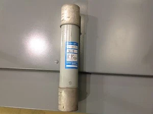 MARTELLO TAGLIERINO 449D362G05 TIPO CLE12 100 AMP FUSIBILE 2.4/4.8 KV - Foto 1 di 1