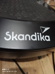 Skandika Vibration Plate V2500 4D Vibrationsplatte Curved Design 30 Stufen - Bild 1 von 3