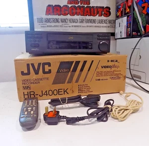 JVC HR-J400EK VHS VCR Video Cassette Grabadora Reproductor En Caja con Calidad Remota - Imagen 1 de 10