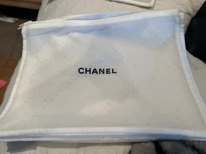 Chanel weiße Tasche zum Tragen 13x9,5 mit Reißverschluss Kleidersack - Bild 1 von 4