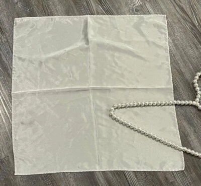 "Bufanda de bolsillo cuadrado 100 % sedoso satinado brillante gris claro liso para hombre 17""" Foto 1 de 4