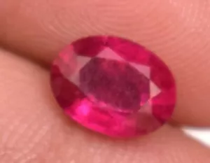 Gema suelta de corte ovalado 1,55 con certificación de rubí rojo natural de Mozambique - Imagen 1 de 5