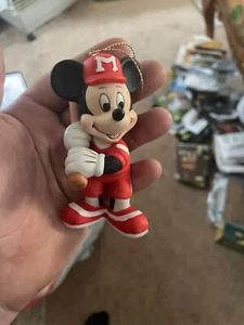 Disney Parks 4" H Topolino Icona Baseball Statuina Decorazione/Figurina Natale - Foto 1 di 1