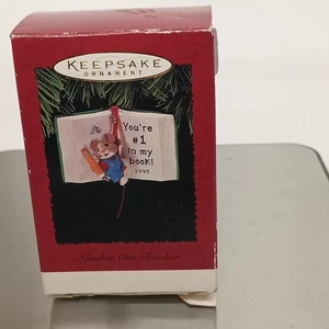Hallmark Ornament 1995 Nummer eins Lehrer "Du bist #1 in meinem Buch" Keramik Vintage - Bild 1 von 8