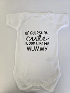 Lustiges Baby wächst - bedruckt - natürlich bin ich süß ich sehe aus wie meine Mama - OCIC01 - Bild 1 von 16