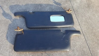 1980 - 1986 Nissan/Datsun 720 Par de Quebra Sol com Espelho de Penteadeira PRETO E BRONZEADO FABRICANTE DE EQUIPAMENTO ORIGINAL - Imagem 1 de 2