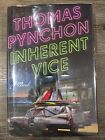 Inherent Vice par Thomas Pynchon, 1ère édition 1ère impression, HC DJ 