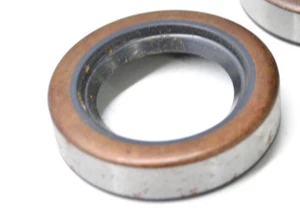 Briggs Stratton KURBELWELLE ZAPFWELLEN-ÖLDICHTUNG 391485 O.D. 1-9/16" I.D. 1" *Neu* (BS2) - Bild 1 von 3