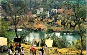 CA, California UNIVERSAL CITY STUDIOS Movie Set/Filming~Man Made Lake Postcard - Picture 1 of 2