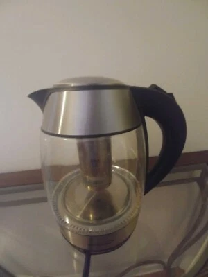 Brentwood KT-1960BK 1.8L Cordless Glass Electric Kettle w/ Tea Infuser and Base - Image 1 of 4