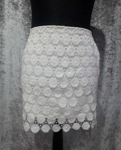 Ladies Plus Size White Lace Mini Skirt Size 20 In Excellent Condition - Picture 1 of 3