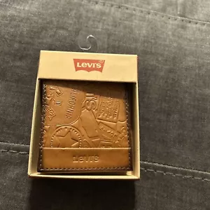 Levi’s Trifold Tan TOOLED Coated Leather RFID Protection Wallet Boxed Embossed - Picture 1 of 6