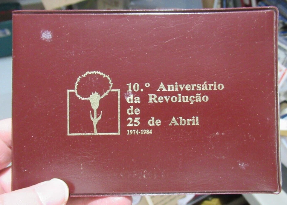 1984 Portugal 25 Escudos Coin, 10th Anniversary of Carnation Revolution IN CASE - Image 1 of 4