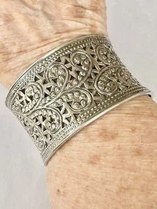 WIDE VINTAGE STERLING SILVER CUT OUT FANCY CUFF BRACELET 52.8G Wow! - Picture 1 of 8