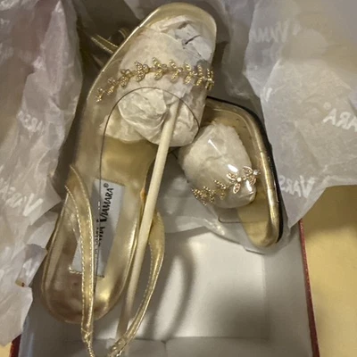 Tacones Varsavia Viamara formales dorados Foto 1 de 4