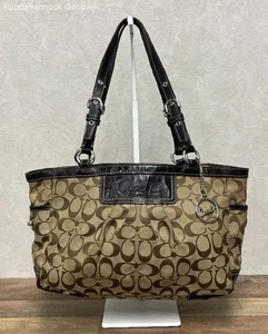 Coach Khaki / Brown Signature Pleated East/West Gallery Tote Shoulder Bag - Bild 1 von 6