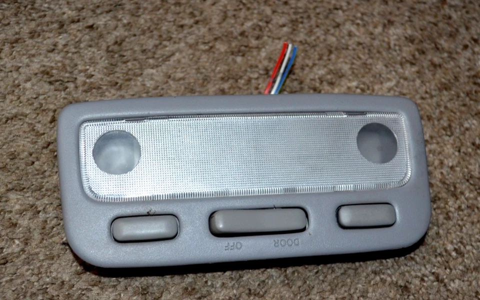 1994-1999 TOYOTA CELICA DOME LIGHT OVERHEAD MAP INTERIOR AUTHENTIC LIGHT GRAY Foto 1 de 4