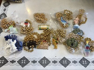 2016 Rex Parade Medallion Float Beads Rex Streetcar, Barge & Floats Total 13 - Picture 1 of 5