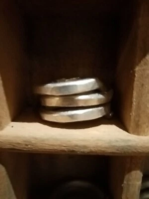 Anello uomo in alluminio modello spirale misura regolabile filo piatto argento - Immagine 1 di 4