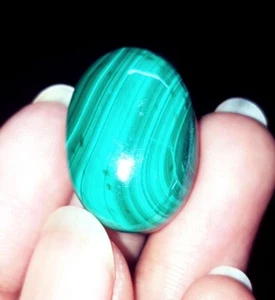29,03 ct 100 % natürlicher Malachit Cabochon loser Edelstein zertifiziert ovale Form Edelstein - Bild 1 von 8