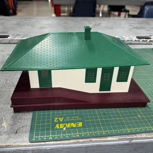 Original Lionel 133 Illuminated Station - Picture 1 of 6