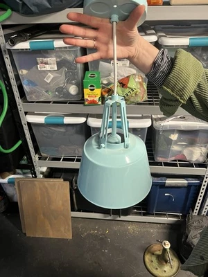 Colgante Feiss Freemont 1 luz 9 pulgadas, gris alto brillo, Home Depot Foto 1 de 4