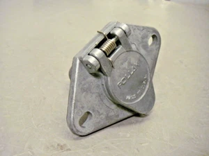 Enchufe conector redondo de 4 vías chapado en zinc Pollak 11404 - Imagen 1 de 6