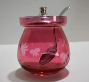 Cucchiaio con coperchio gelatina vetro mirtillo soffiato a mano design floreale inciso vintage - Foto 1 di 12