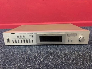 Vintage 1980s Akai AT-V04 Hi-Fi AM/FM Stereo Tuner - Digital Display - Picture 1 of 5