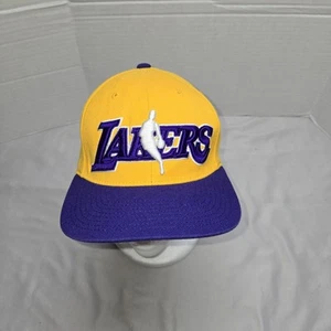 LA Lakers Adidas Hat Yellow w Purple Bill Fitted Hat Sz Sm/Md Youth Teen Women - Imagen 1 de 7