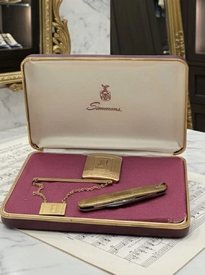 Gentlemen’s Belt Buckle Tie Clip Pocket Set In Case Monogram D Goldtone - Image 1 of 4