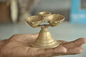 Lámpara de aceite vintage artesanal de latón con forma única 2 en 1, rica pátina - Imagen 1 de 8