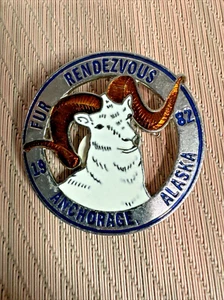 1982 Fur Rendezvous Rondy Metal Colored Enameled Pin Anchorage Alaska Dall Sheep - Picture 1 of 3