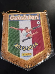 GAGLIARDETTO CALCIATORI PANINI 2013/2014 - Picture 1 of 1