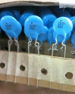 20 PIEZAS Condensadores de Cerámica 222k1kv 1KV222K 221K ** STOCK DE EE. UU. ** - Imagen 1 de 6