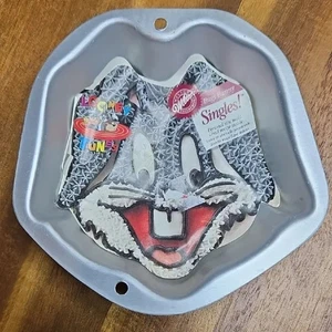 Vintage Bugs Bunny Wilton Single Personal Size Mold, New - Picture 1 of 3