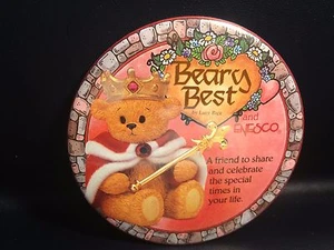 Lucy & Me Enesco Lucy Rigg Oso de Peluche Oso Mejor Pinback Botón Pin-1 - Imagen 1 de 4