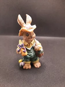 Vintage Nantucket Bunny Holding Carrots - Picture 1 of 6