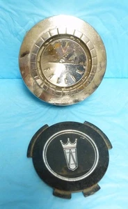 LOTE DE COLECCIÓN DE 2 EMBLEMAS DE FALCÓN FORD MOTOR COMPANY INSIGNIA EXTERIOR E3#15 - Imagen 1 de 5