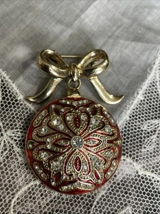Monet Signed Christmas Ornament Bow Rhinestone Gold Tone Brooch Pin E-38 - Picture 1 of 6