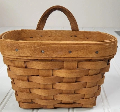 Longaberger 1993 Booking Sm Key Basket w/wall hanger Handmade USA Signed Dated Cover
