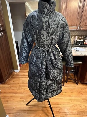 Bill Blass Vintage Leaf Pattern Down Puffer Coat W/belt. Sz 12 - Image 1 of 4