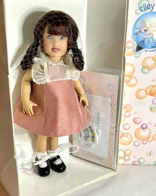 Nuevo_Muñeca KISH 7.5"_DEBUT KILEY_2009 Friend of Riley World_LE300_Articu_RARO SIN USAR, EN CAJA ORIGINAL Foto 1 de 4